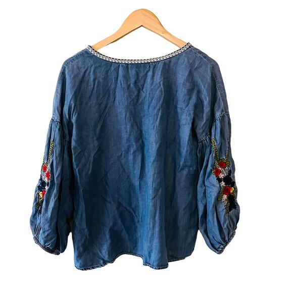 Bobeau Chambray Embroidered Balloon Sleeve Top Size Small - Picture 3 of 10